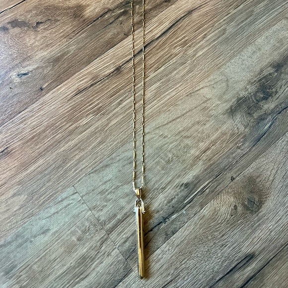Stella & Dot Rebel Pendant Necklace Gold - Picture 3 of 3
